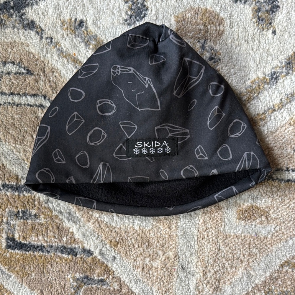 Skida Black Beanie with Geometric Print